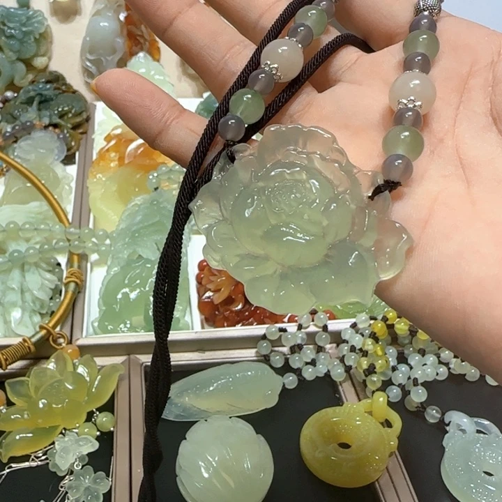 蛇纹石玉未镶嵌吊坠