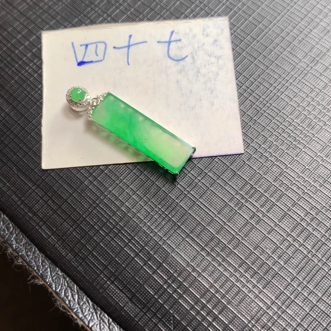 颈饰18K金镶嵌翡翠翡翠