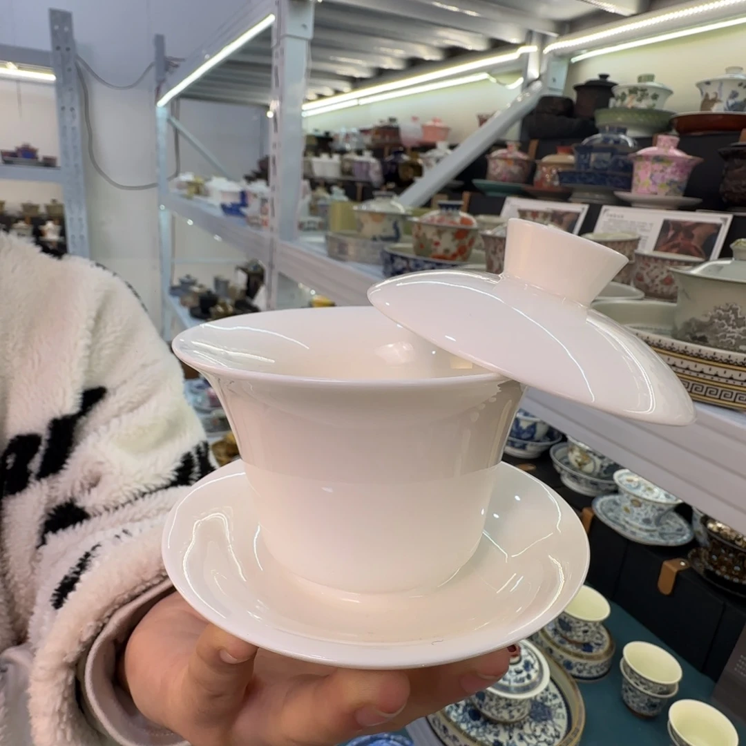 这些盖碗很漂亮我很喜欢！！