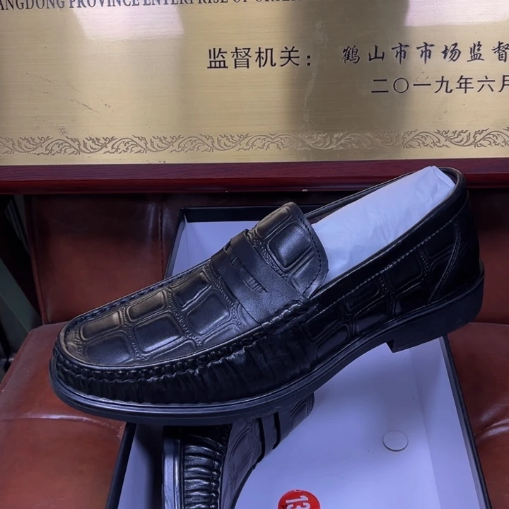 陈***舟牛皮（革）8618黑色42码