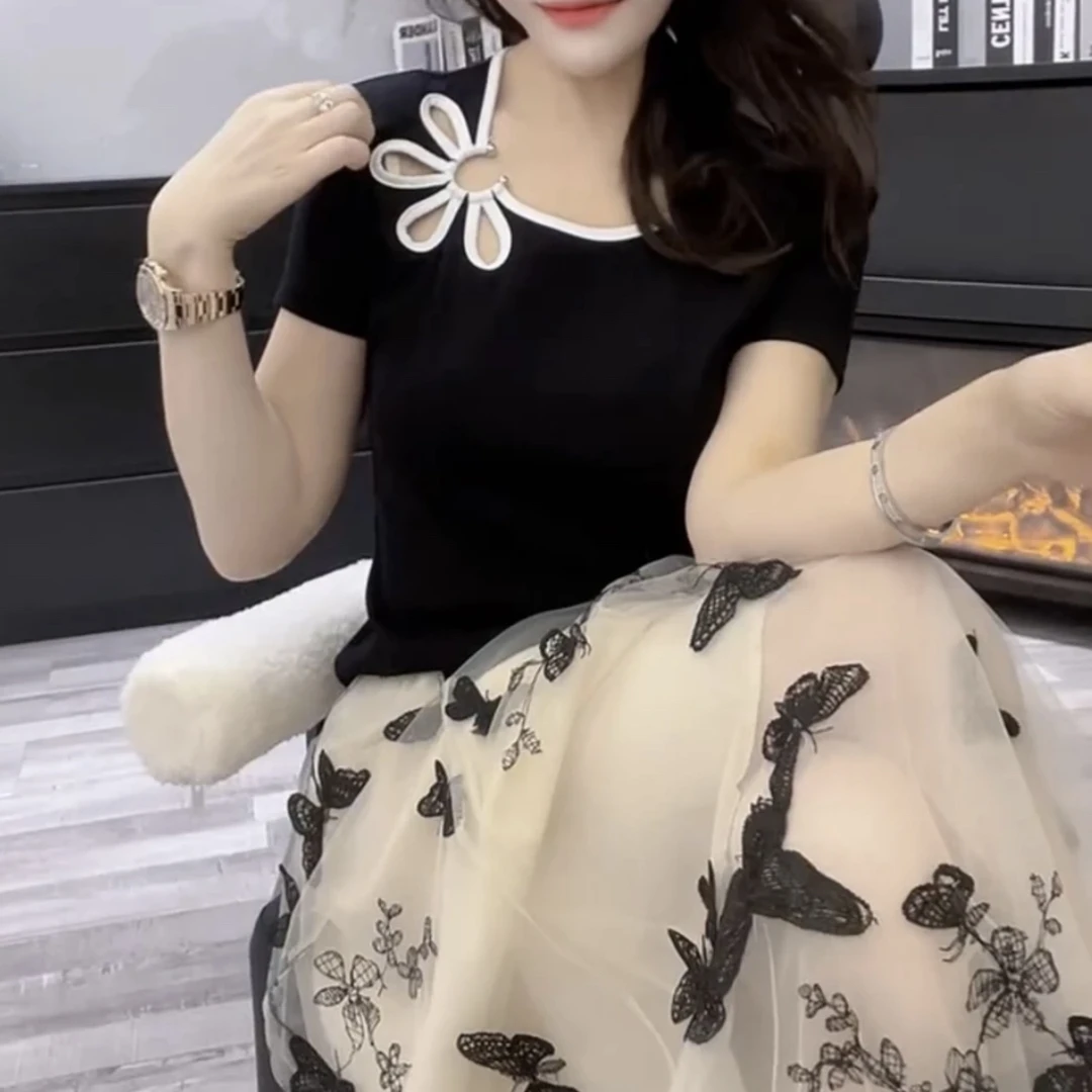 2025夏季网红爆款轻奢减龄短袖小衫女设计感镂空花拼色百搭上衣潮