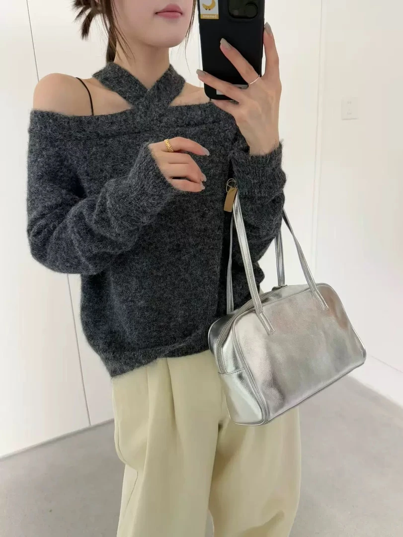 韩版设计感一字肩交叉挂脖针织衫女秋冬新款气质显瘦别致长袖毛衣