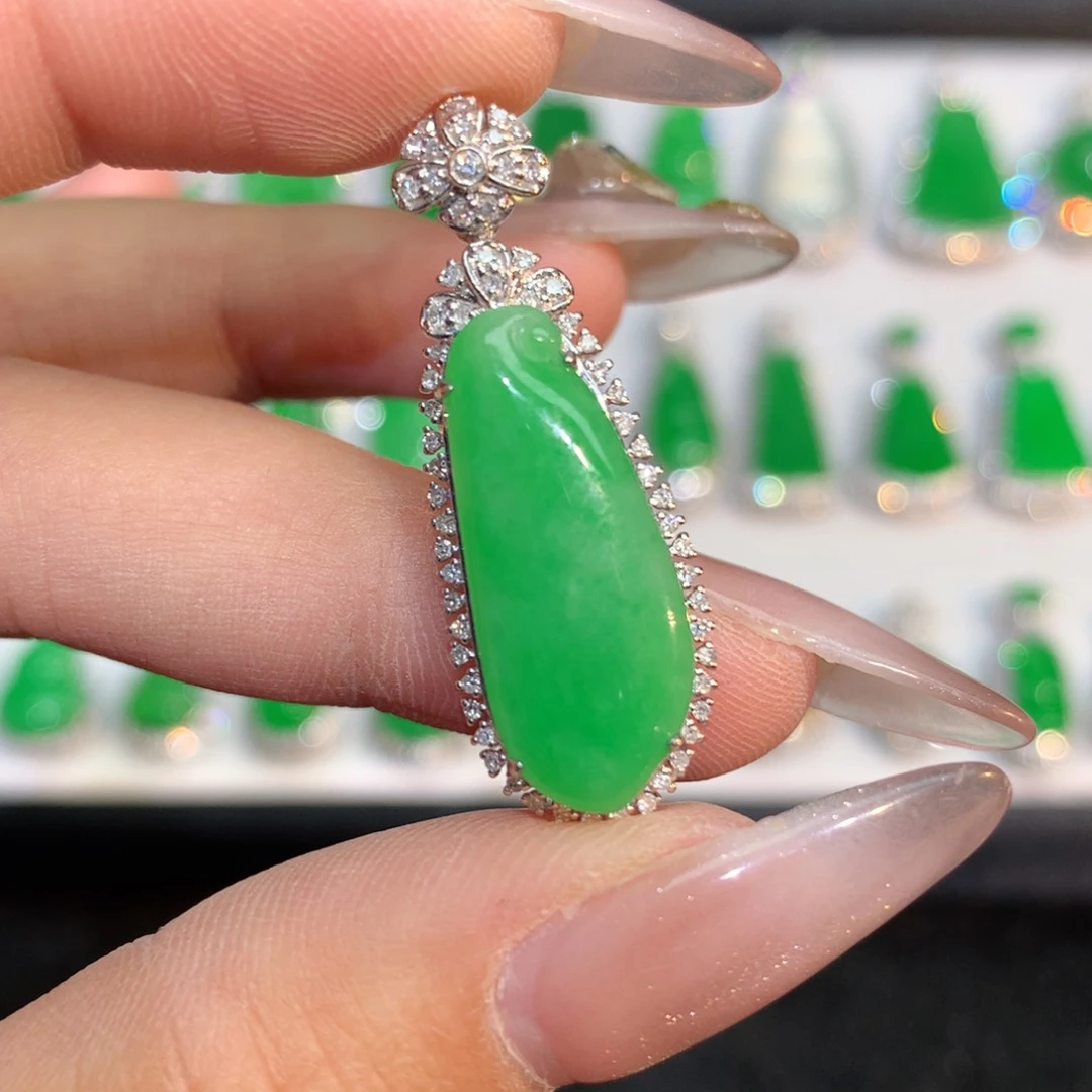 翡翠颈饰18K金镶嵌翡翠