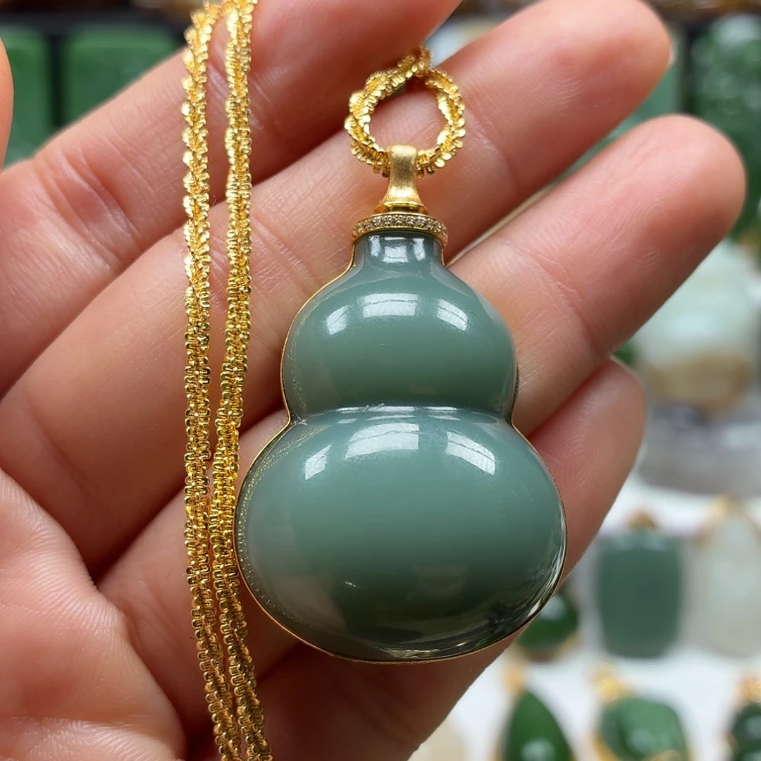 和田玉18K金镶嵌颈饰