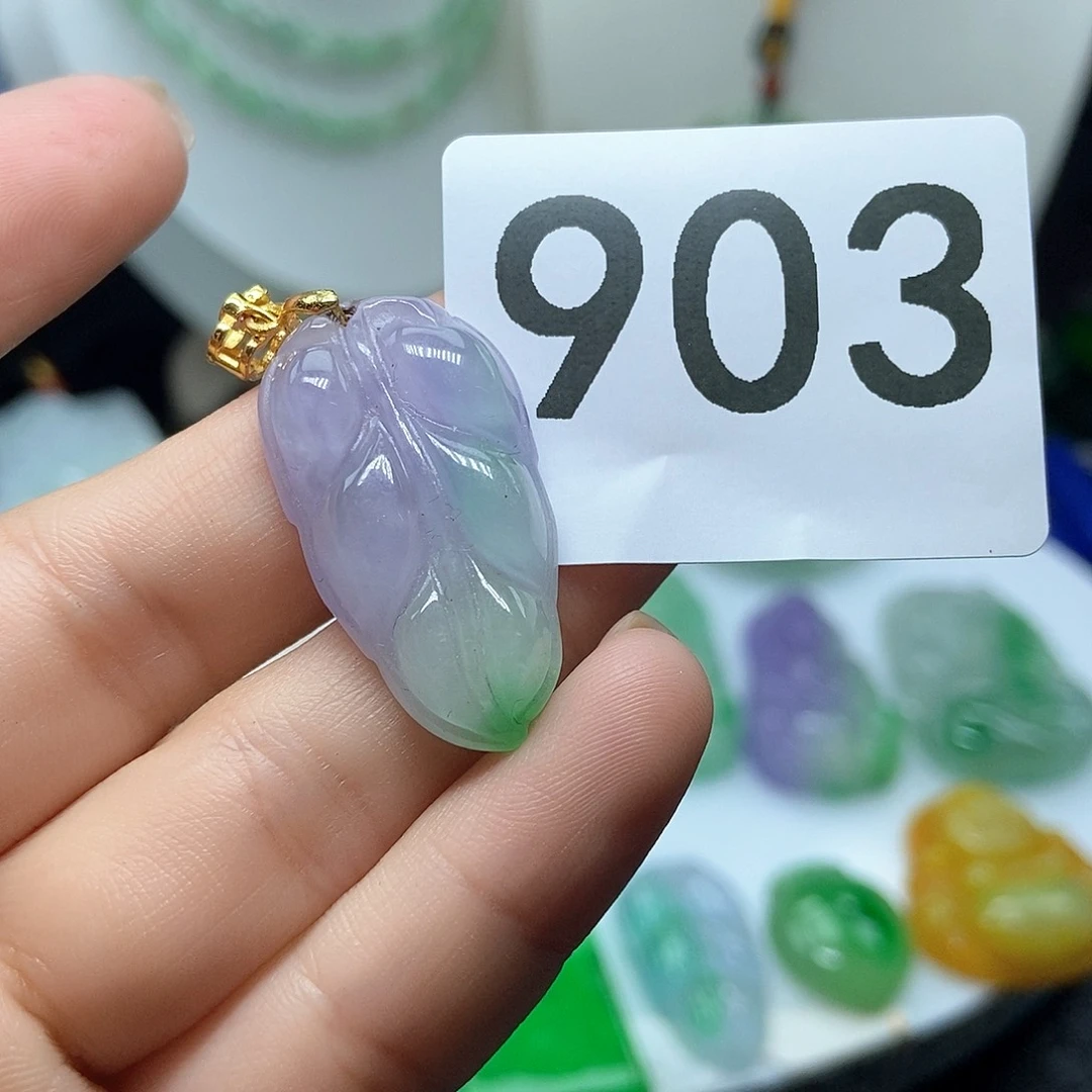 翡翠吊坠(赠链)未镶嵌