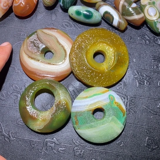 石英质玉未镶嵌珠宝半成品屿****石