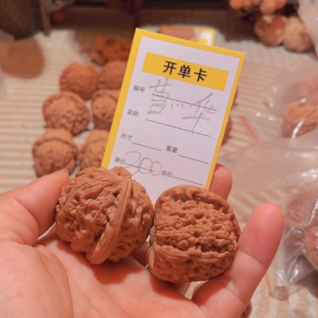 曹***华桃核吊坠文玩核桃