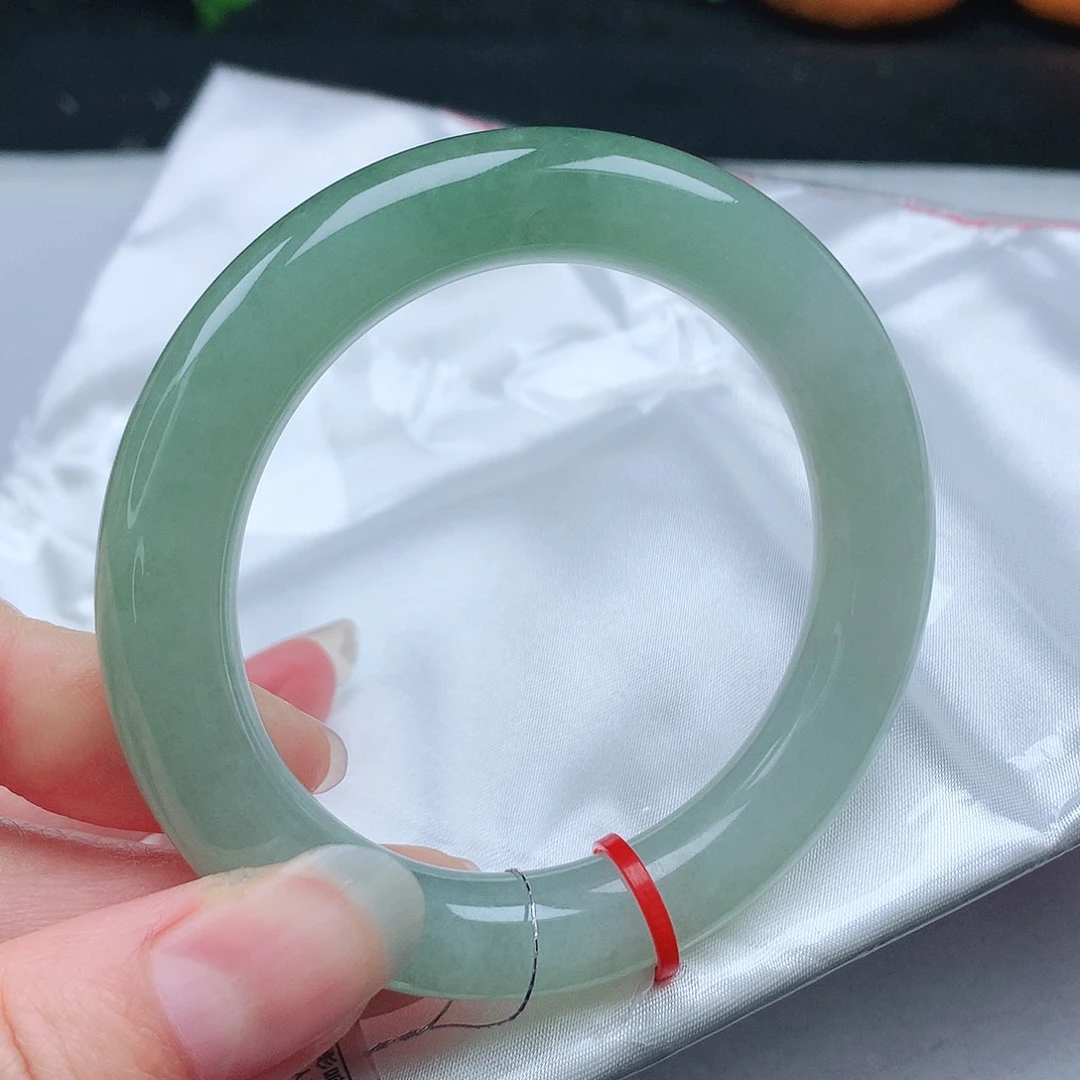 翡翠手镯未镶嵌53圆