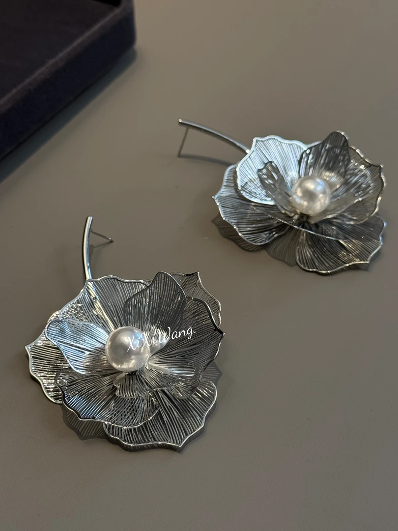 铜合金仿珍珠耳饰 XiXi Wang .“梦幻花园”小众设计感时尚耳环