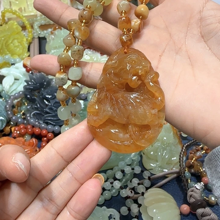 未镶嵌蛇纹石玉吊坠