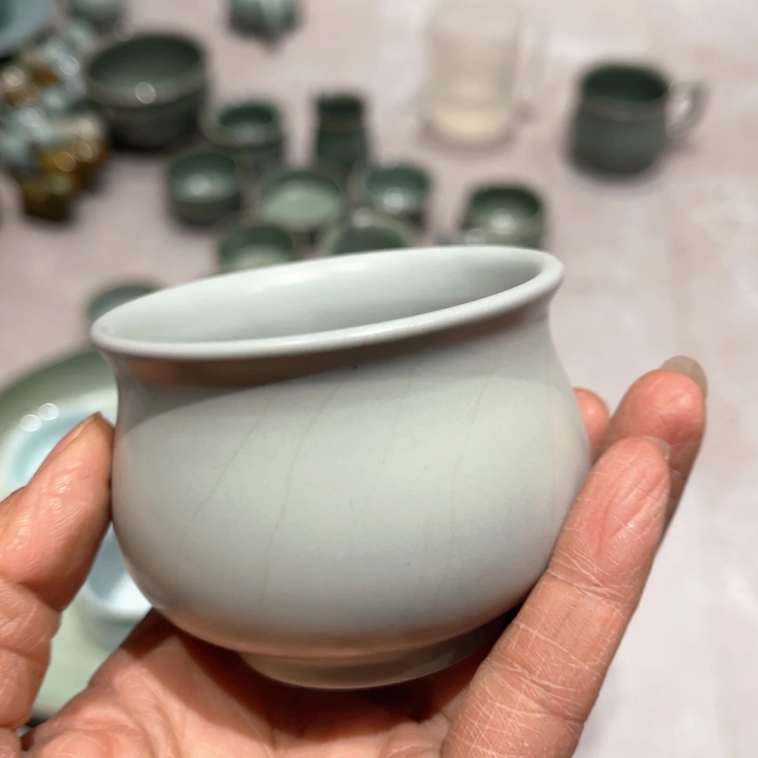 红***鱼瓷杯子仿古家具与建筑风格融为一体等