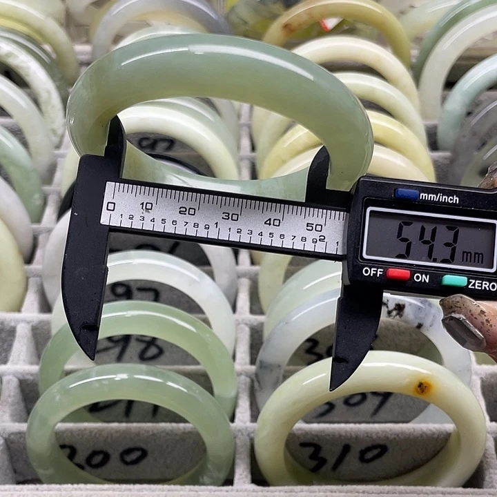 蛇纹石玉未镶嵌手镯288