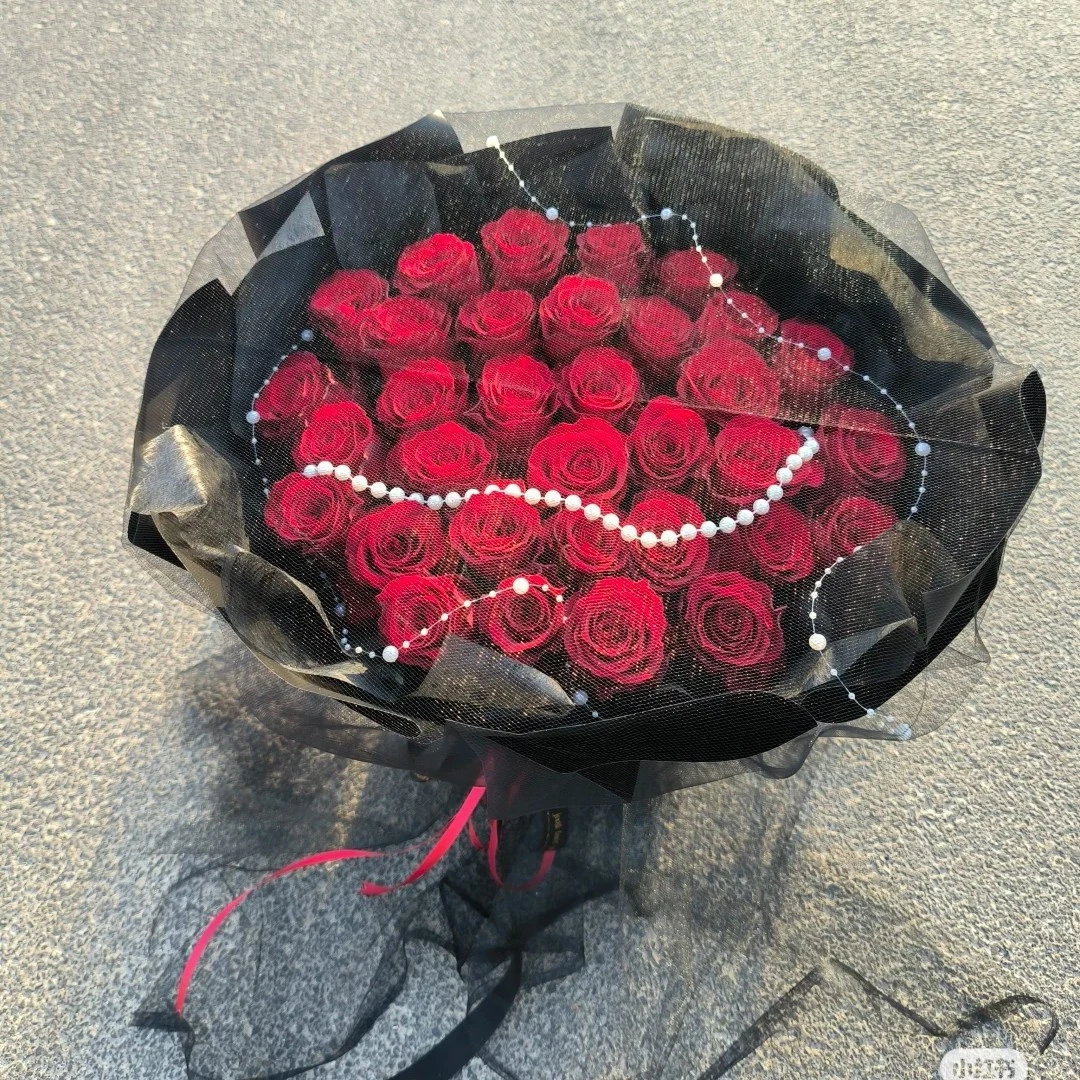 【爱的告白】33朵红玫瑰珍珠链送爱人送女友生日告白情人节鲜花