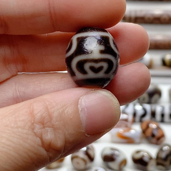 小***空玛瑙/玉髓未镶嵌珠宝半成品