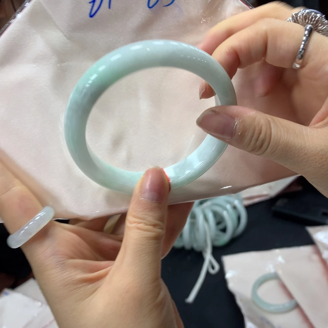 杨****翡翠未镶嵌手镯买断