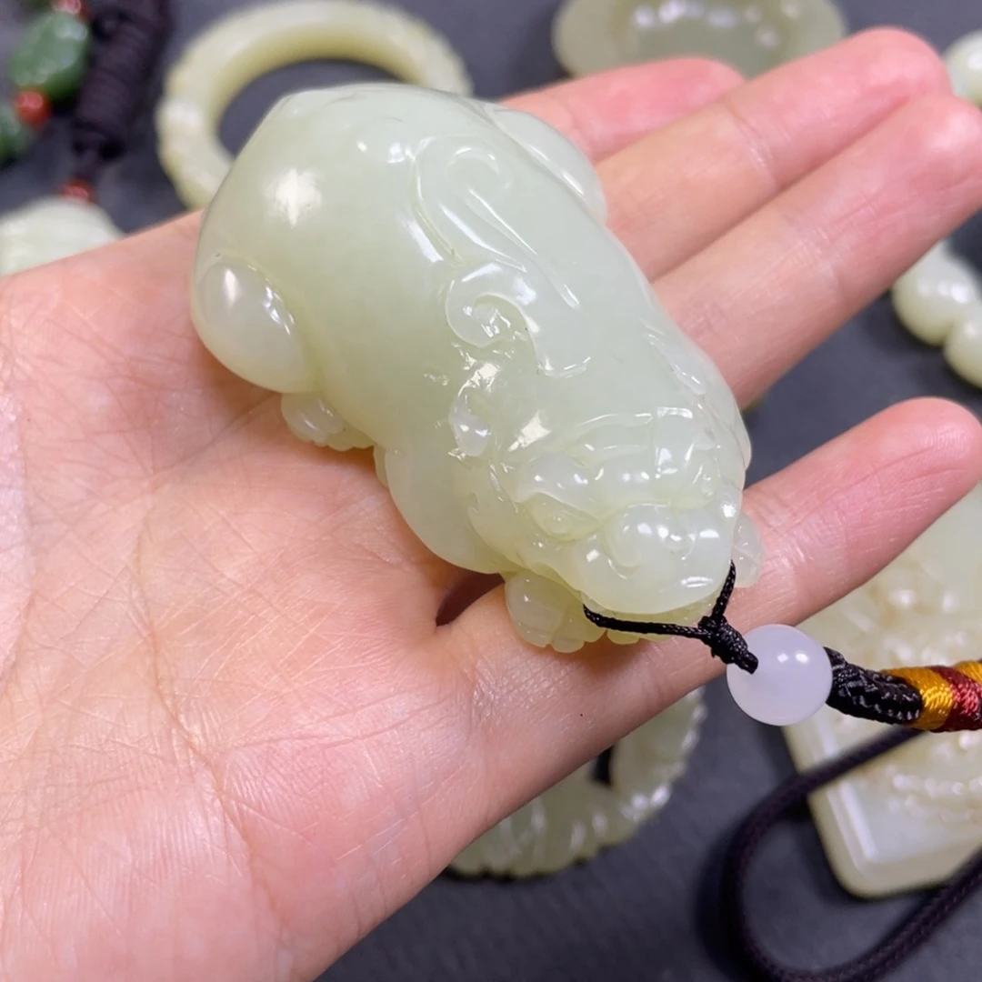 @***！和田玉未镶嵌颈饰