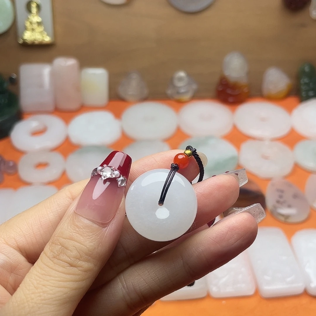 颈饰未镶嵌石英质玉（金丝玉）