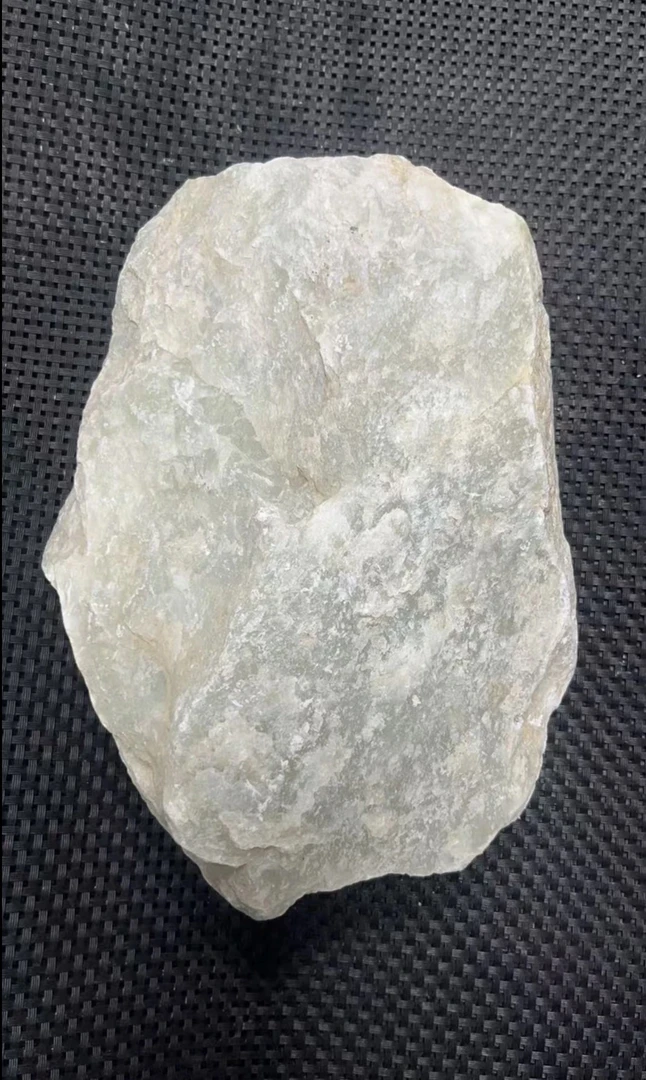 新疆精品和田玉山料