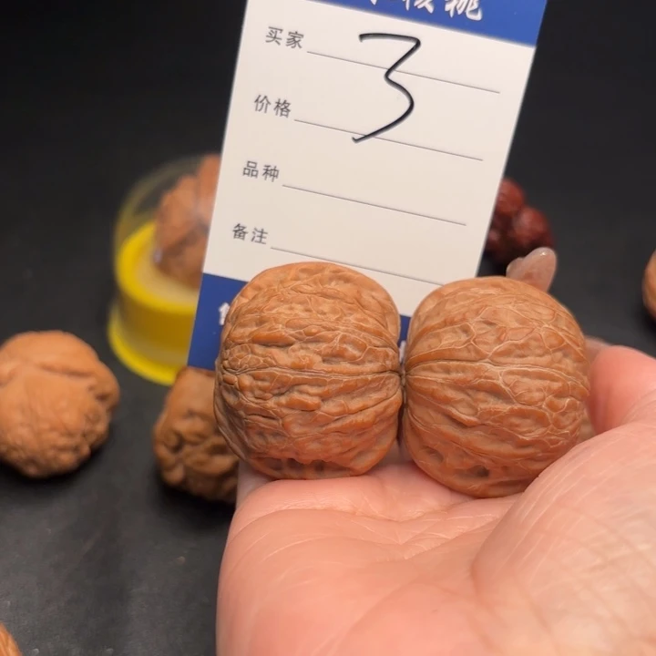 Q***Y吊坠桃核42铁锤狮子头