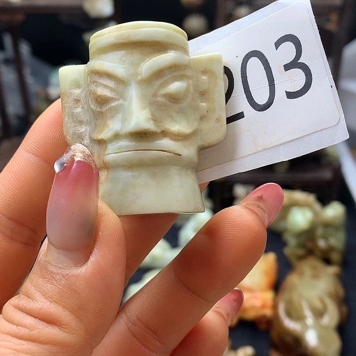 和田玉未镶嵌车挂