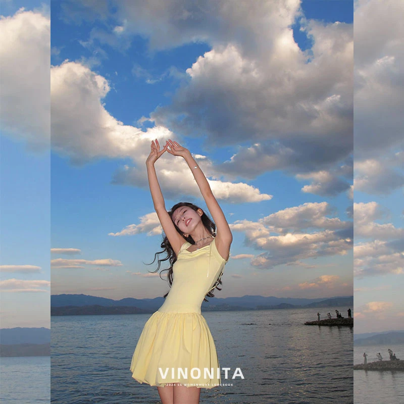 大荒家 多巴胺穿搭海边度假鹅黄色花苞裙蓬蓬裙吊带连衣裙小个子