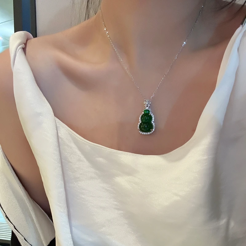 钛钢项链 高级感新中式国风冰绿色项链女葫芦锁骨链镶钻轻奢配饰