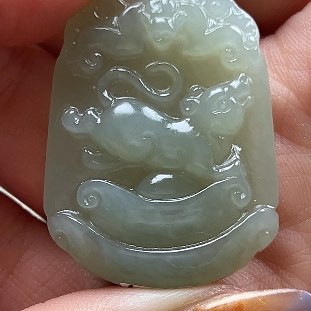 (****和田玉未镶嵌颈饰包容