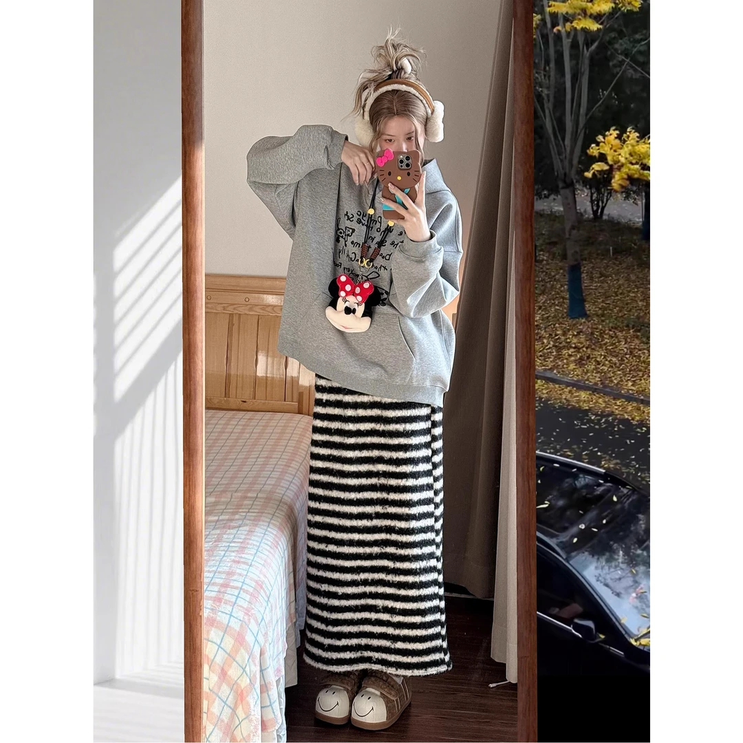 套装女2025秋季韩系减龄长袖印花卫衣上衣设计感条纹半身裙两件套