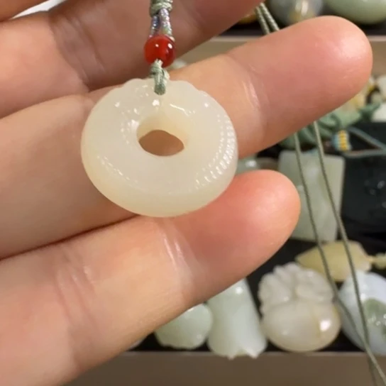 和田玉（糖玉）未镶嵌颈饰