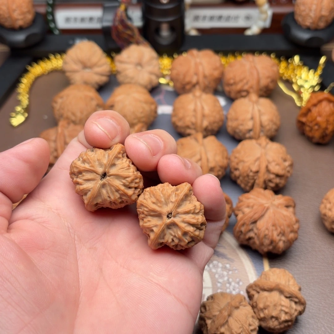 刘****把件文玩核桃红桃A狮子头