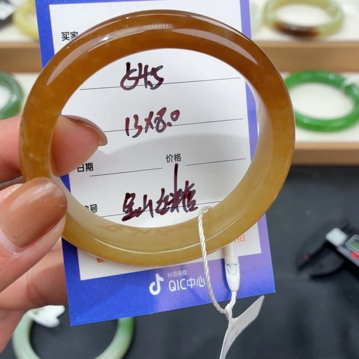 无***求和田玉未镶嵌手镯