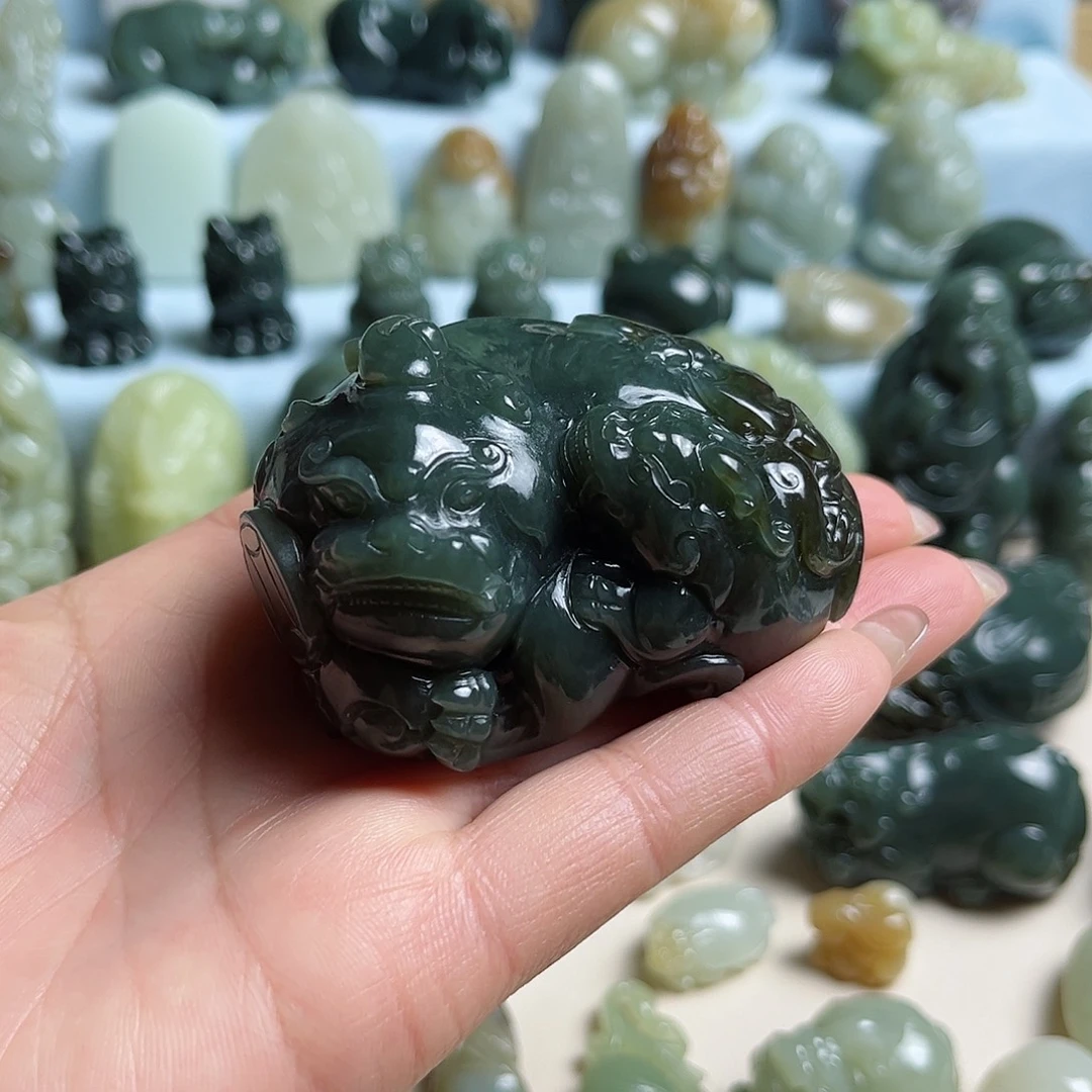 和田玉未镶嵌把件