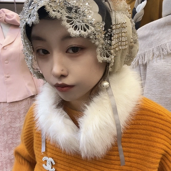 涤纶（聚酯纤维）杏色新款纱巾