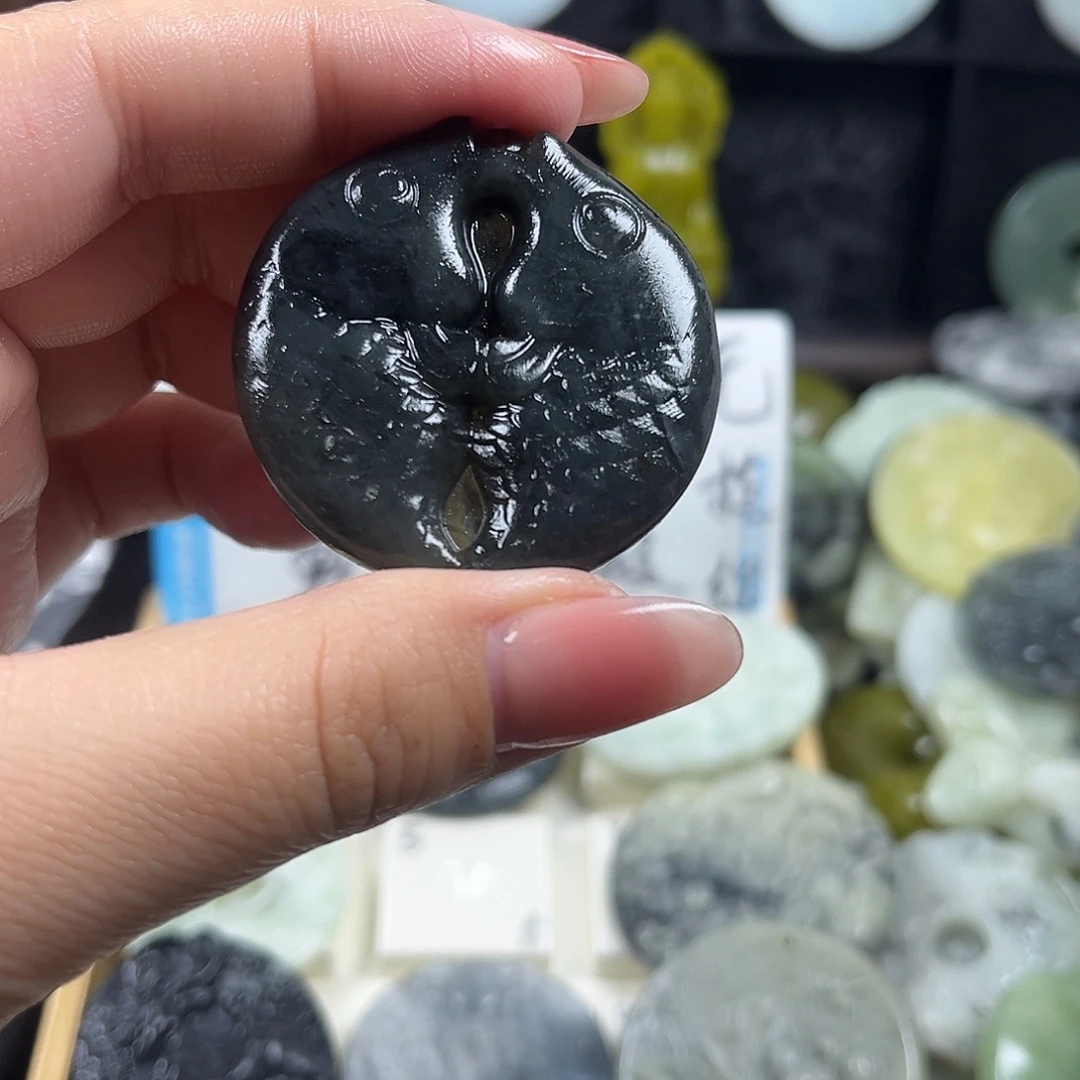 蛇纹石玉未镶嵌颈饰