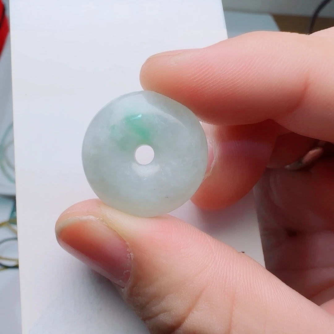 翡翠未镶嵌颈饰平安扣