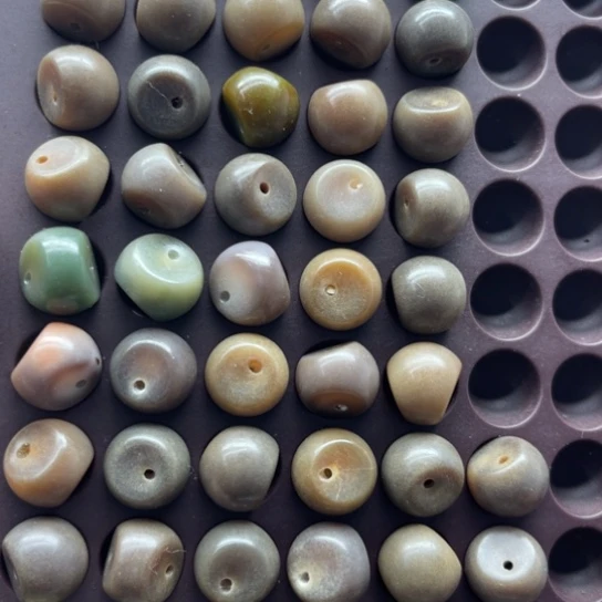 白玉菩提吊坠瑕疵14奶奶灰蒜瓣54颗