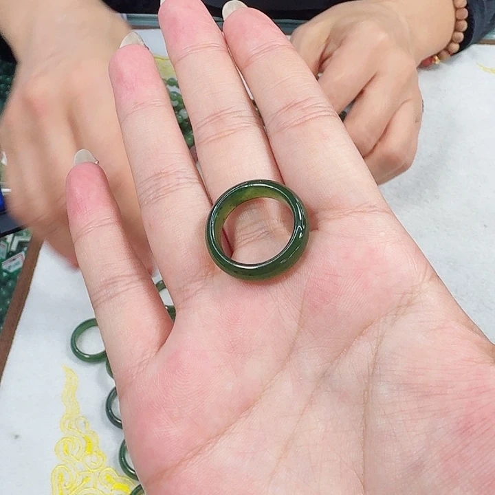 和田玉（碧玉）碧玉戒圈一个 内径备注未镶嵌