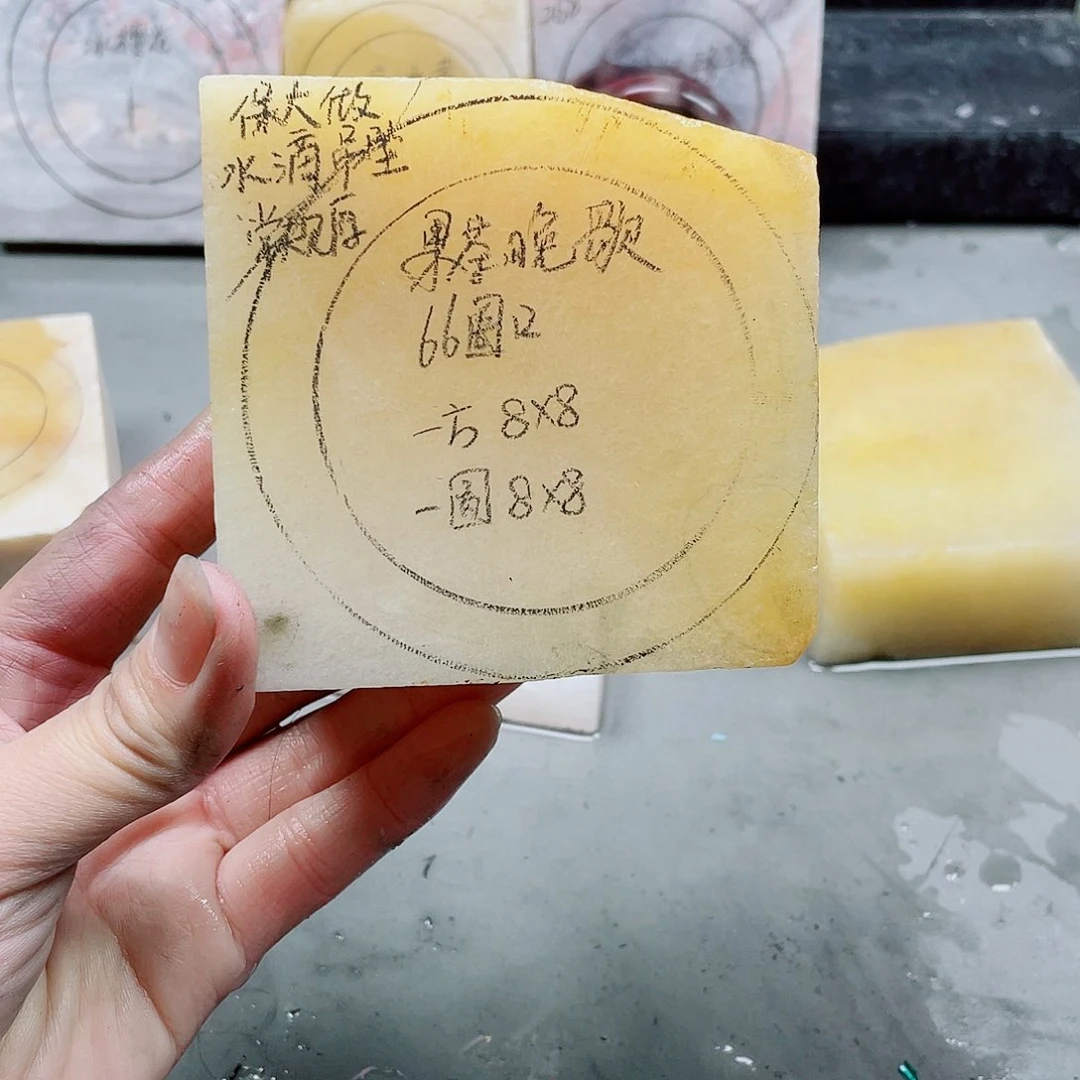 果***歇石英质玉未镶嵌颈饰定制