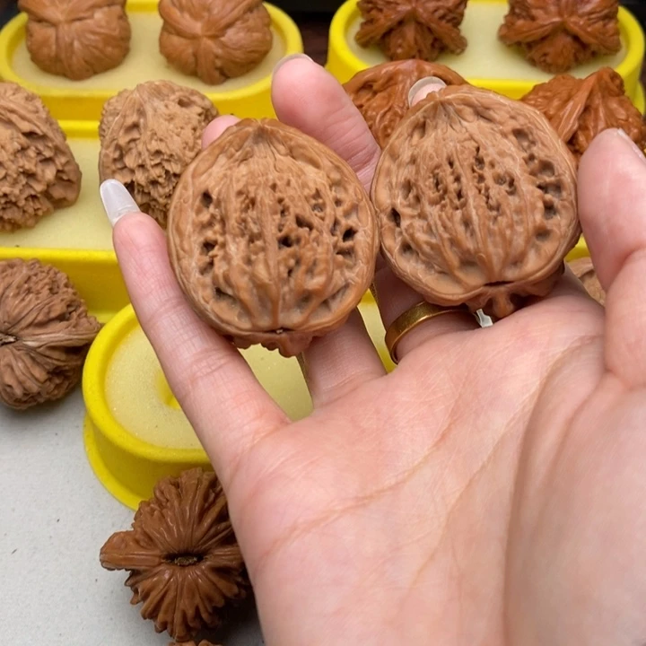 梅***骨吊坠文玩核桃蛇头38