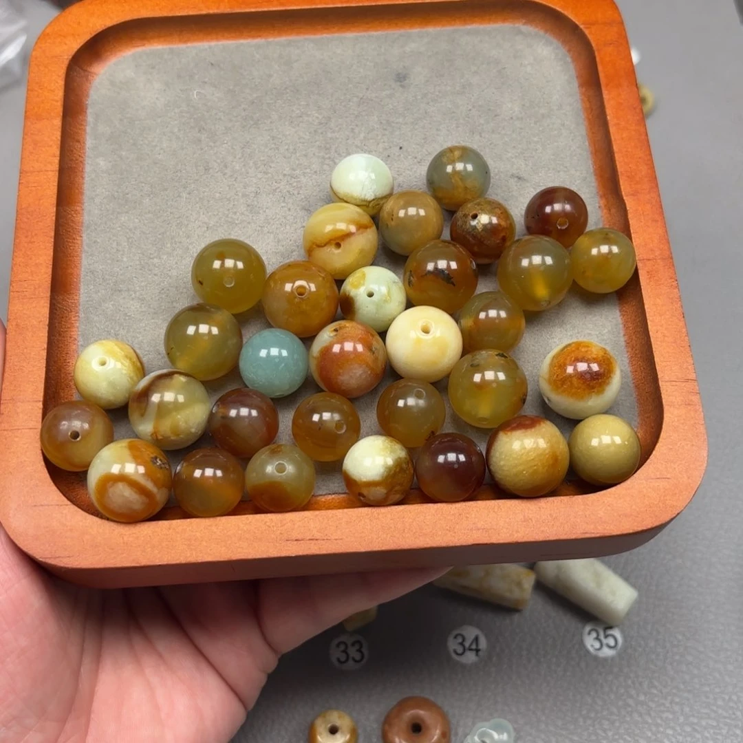 岫玉颈饰未镶嵌微瑕