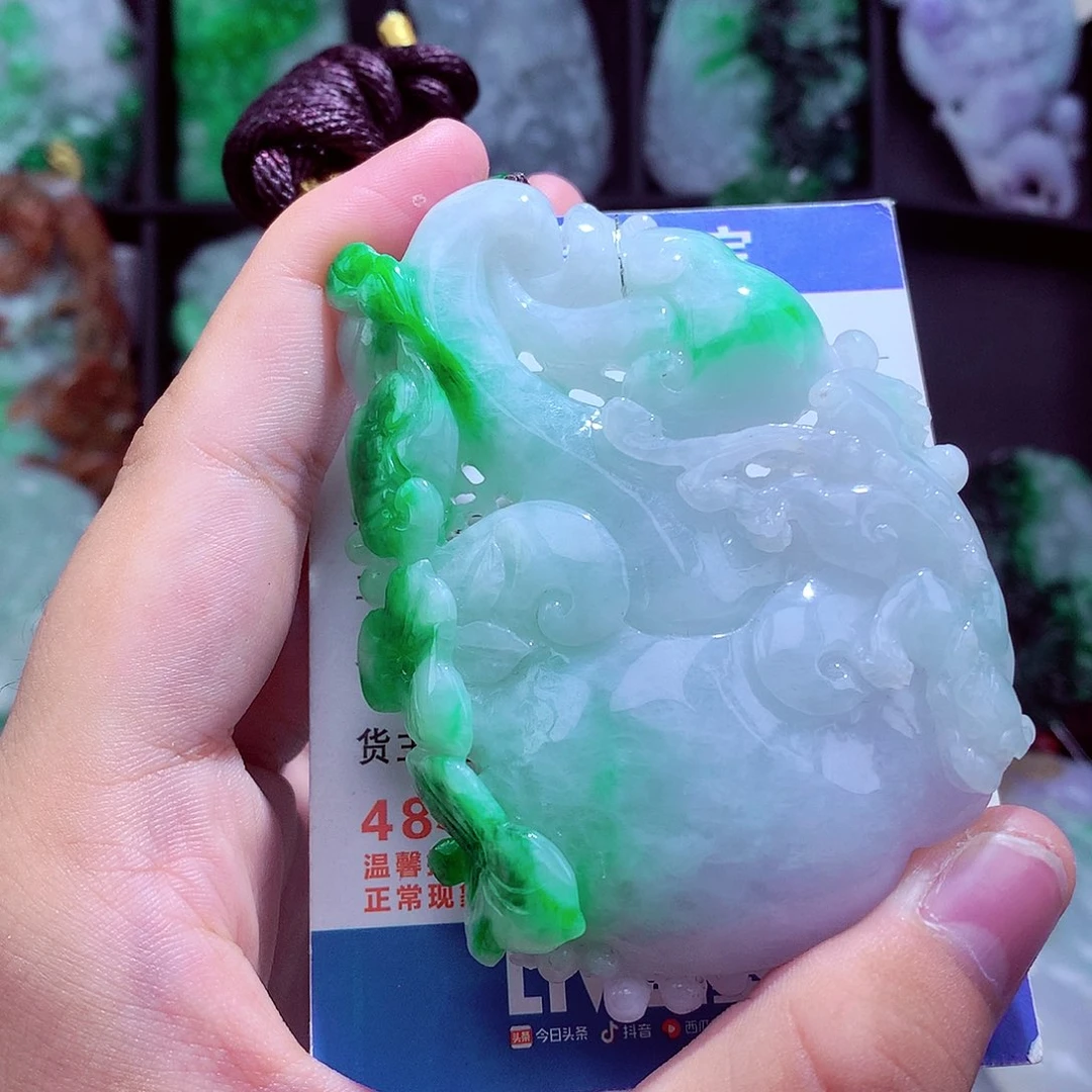 翡翠未镶嵌颈饰挂件