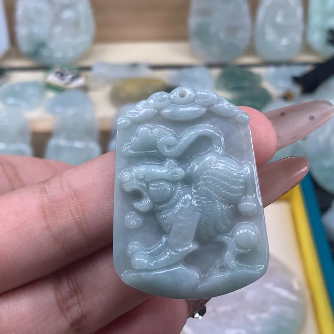 翡翠未镶嵌颈饰生肖虎
