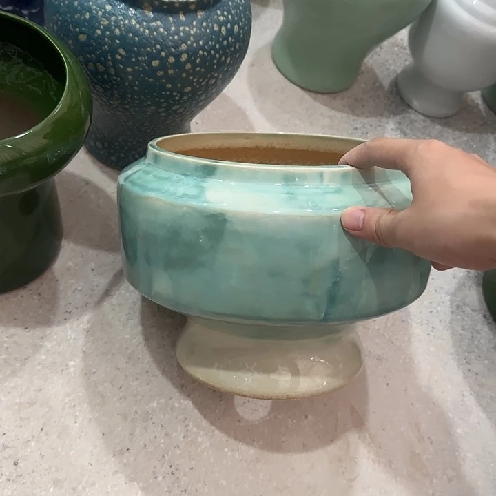 白泥花盆微瑕有孔