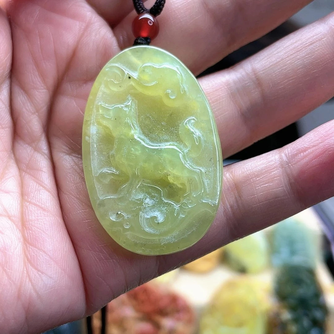 蛇纹石玉颈饰未镶嵌