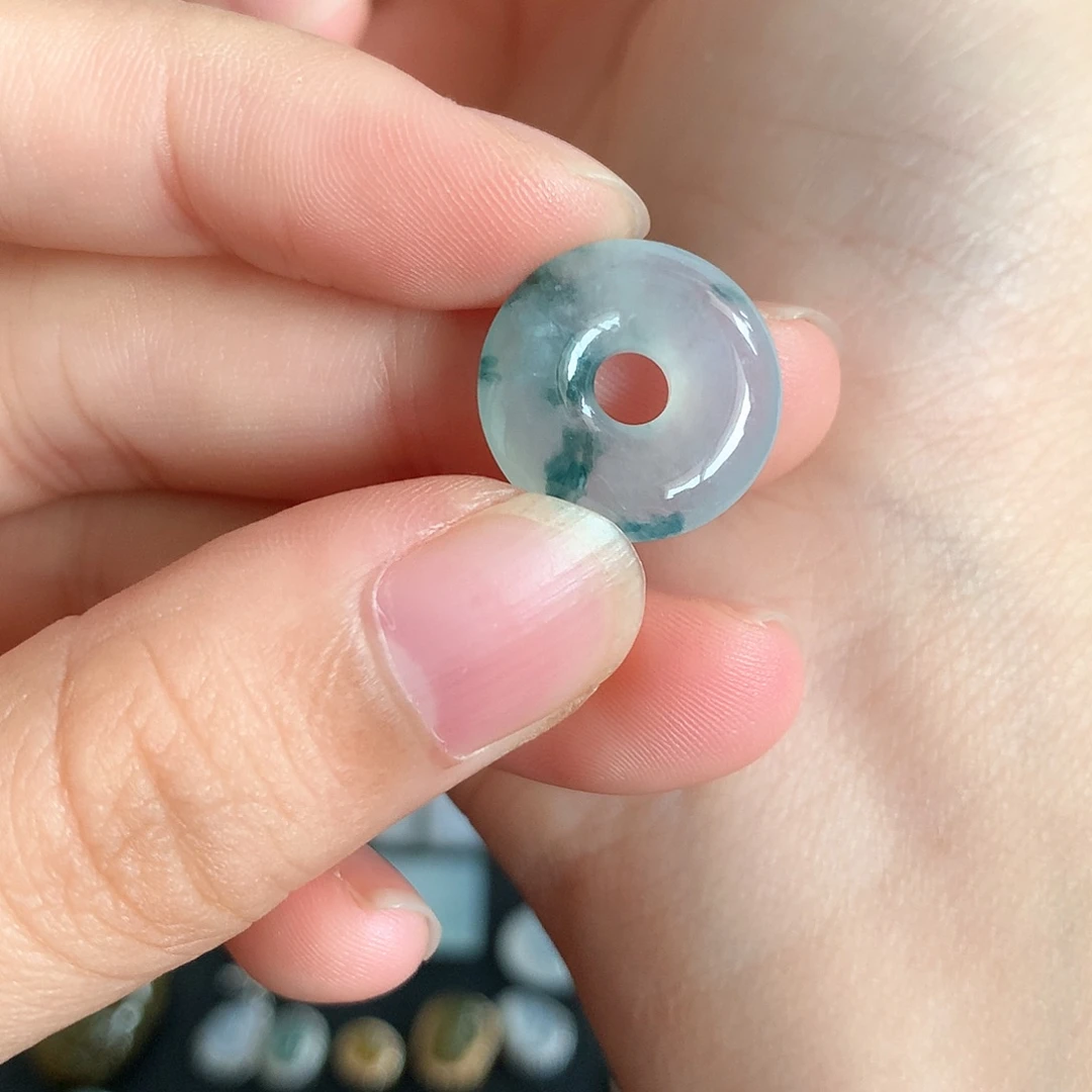 翡翠未镶嵌颈饰甜甜圈