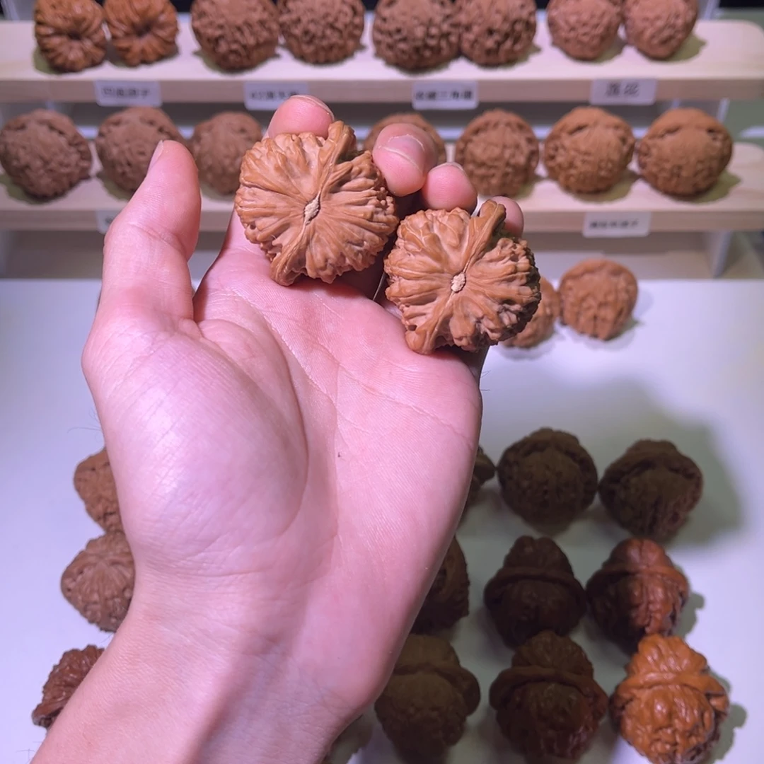 兦***䢎文玩核桃把件41全品无修三角白