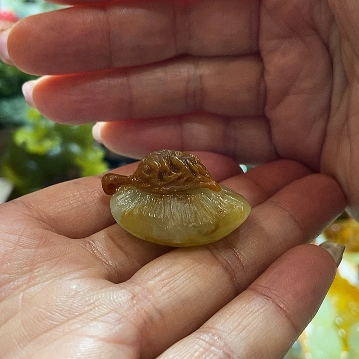 伊***染岫玉合金珠宝奇石