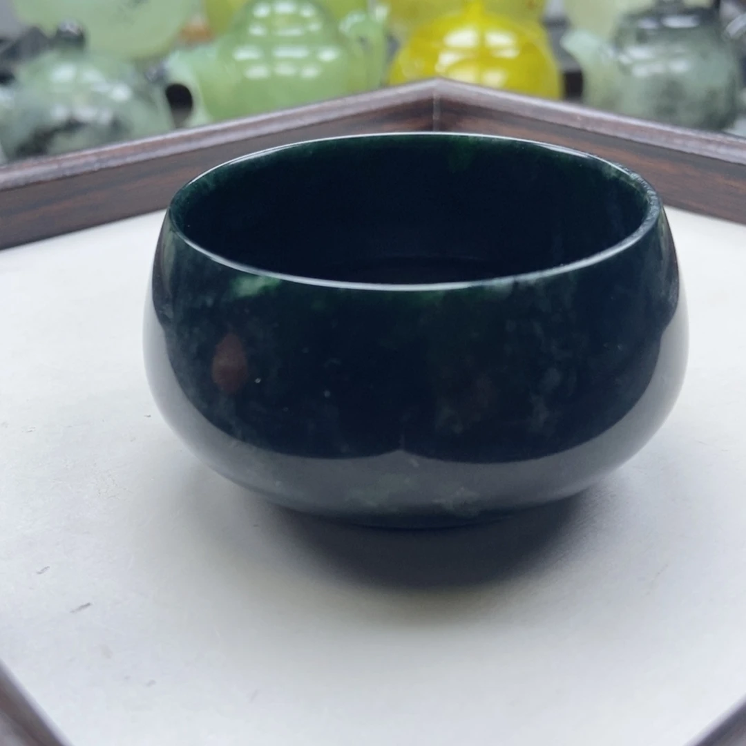 蛇纹石玉未镶嵌水杯