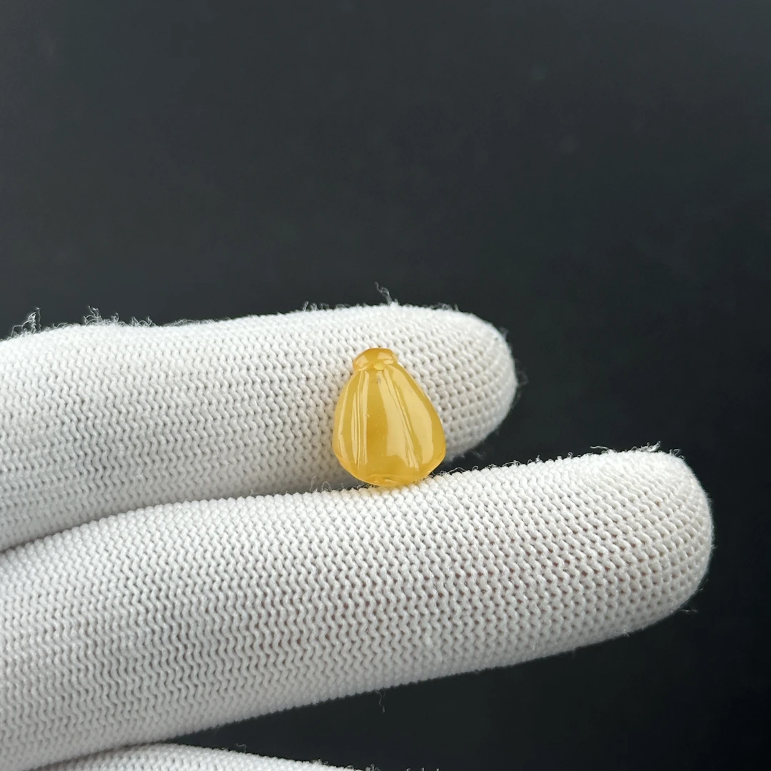 J3586 天然矿源蜜蜡 莲蓬微瑕特价10.7*14.6 mm 支持复检假一罚十