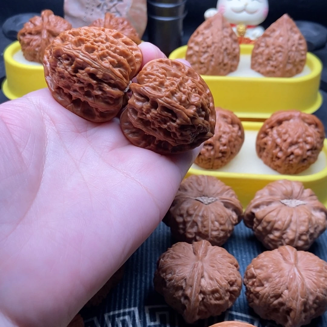 苗***儿文玩核桃吊坠三角白